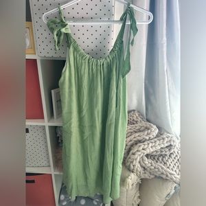 Women’s dress, size Medium.